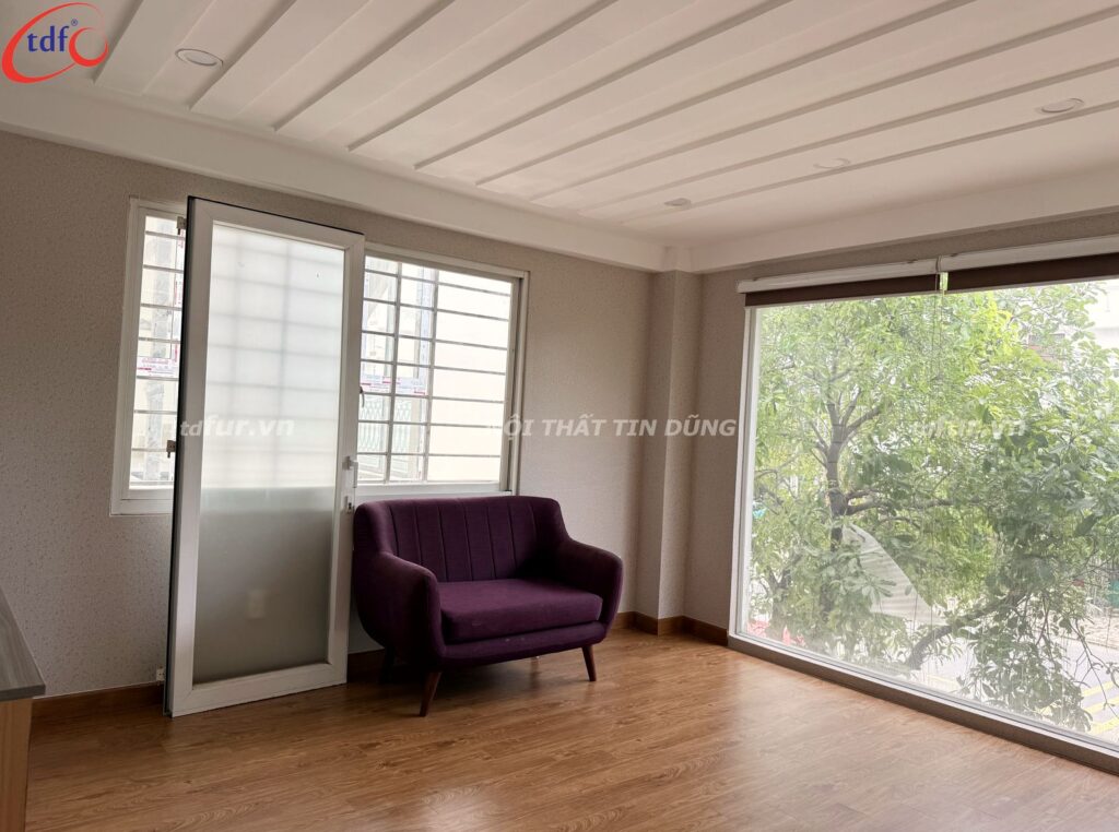 ALG Property – Vách kính và sàn gỗ ấm