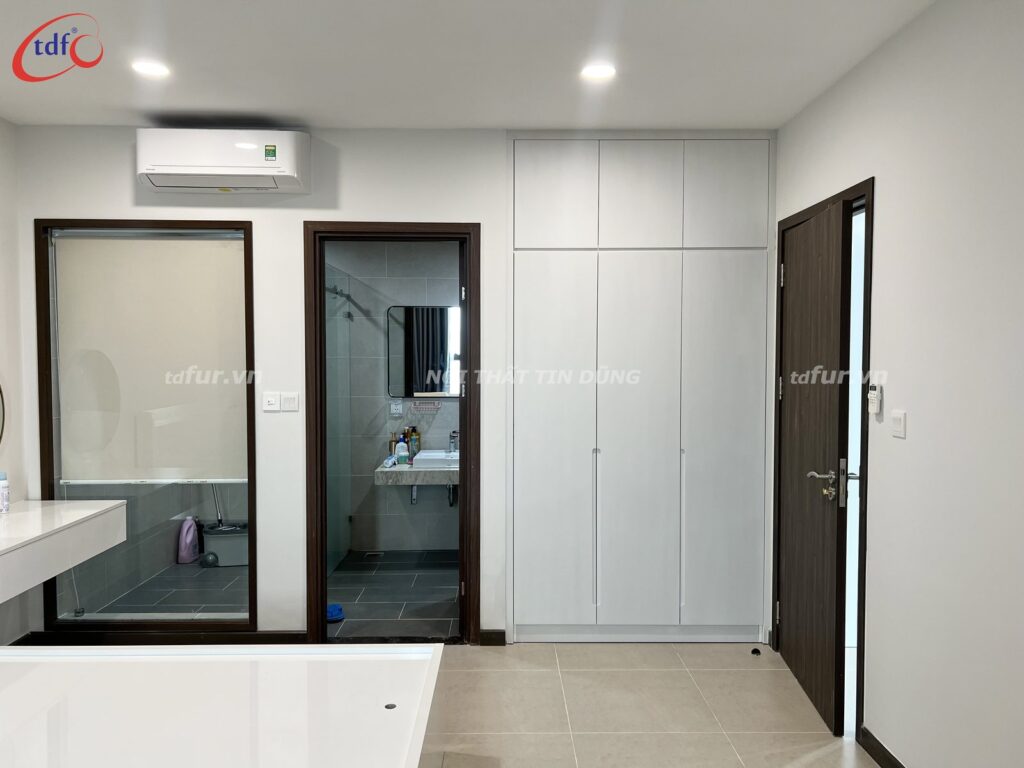 CSJ Tower – Trắng bóng và rèm xanh hướng biển