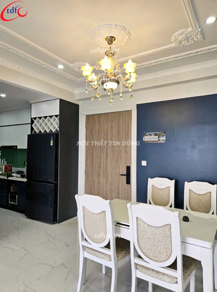 Diamond Alnata – Tường xanh navy và đèn chùm