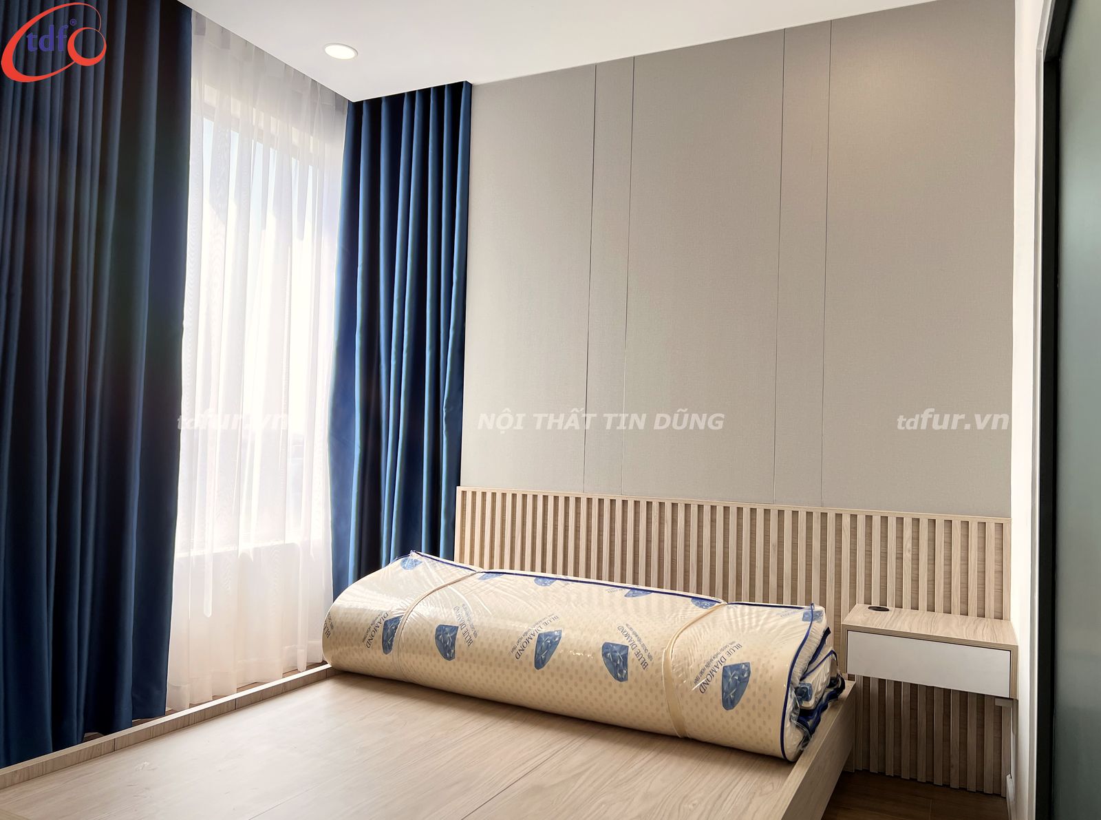 Eastmark City – Trắng tối giản, điểm xanh navy