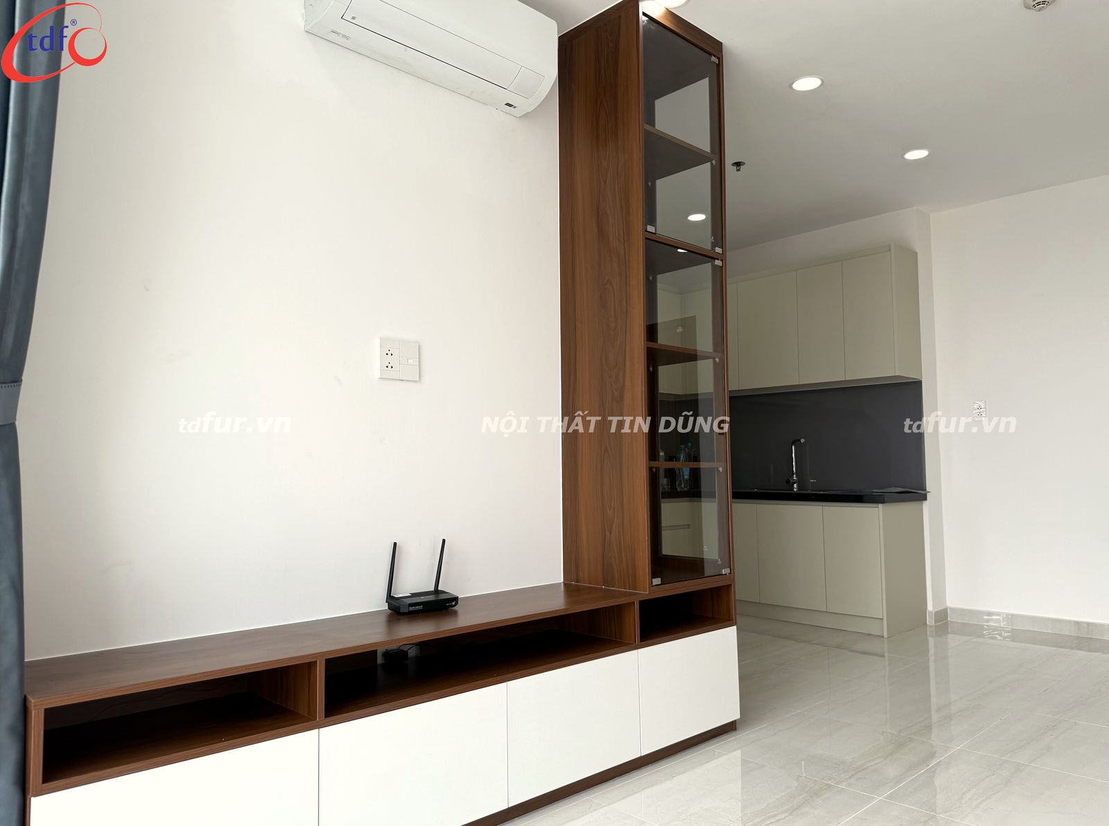 Happy One Central – Tủ xám xanh và gỗ trầm