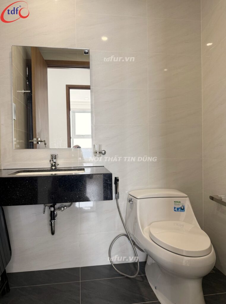 Happy One Central – Tủ xám xanh và gỗ trầm