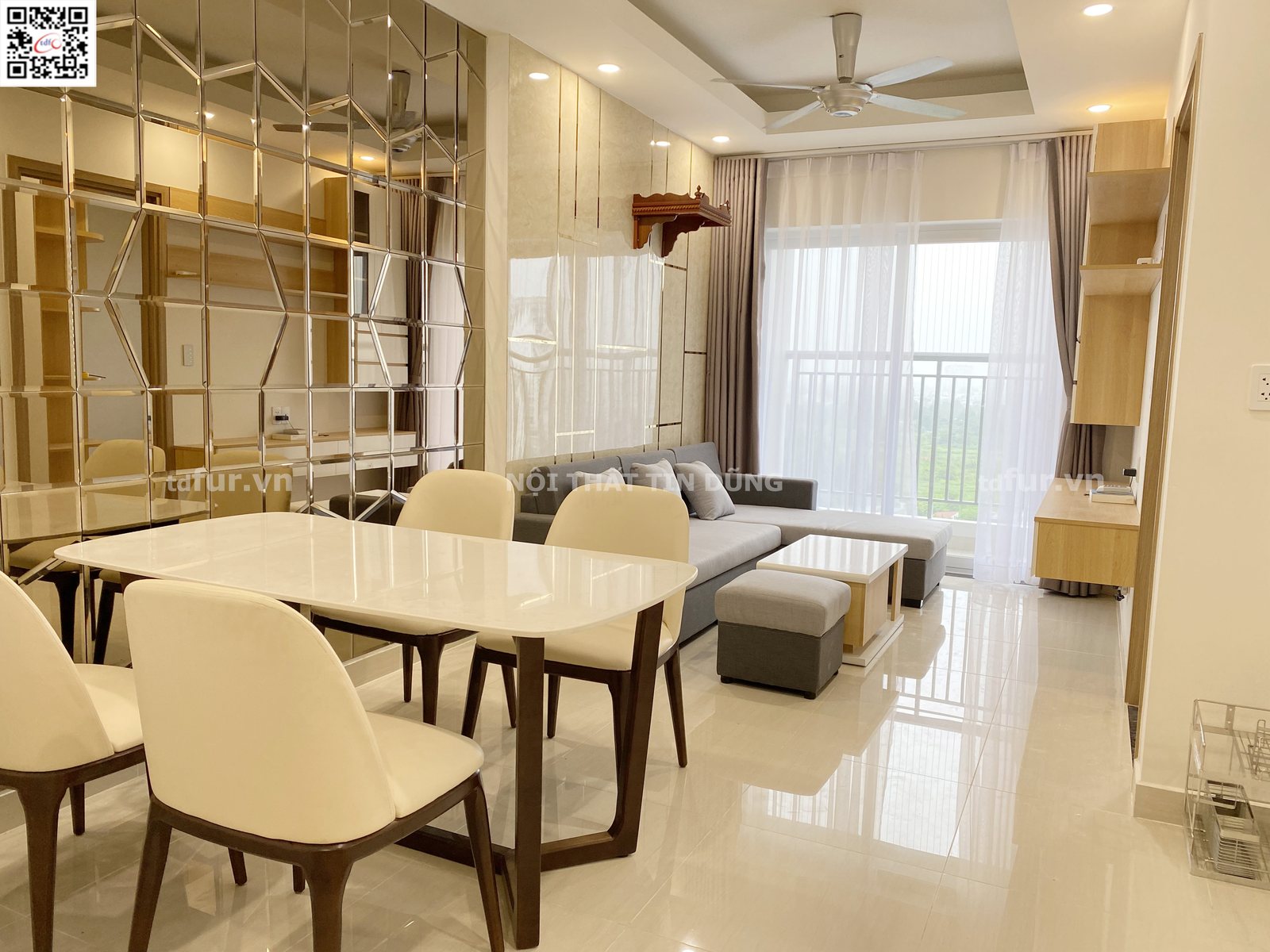 Lavita Charm – Gương thoi vàng và phòng bé hành tinh