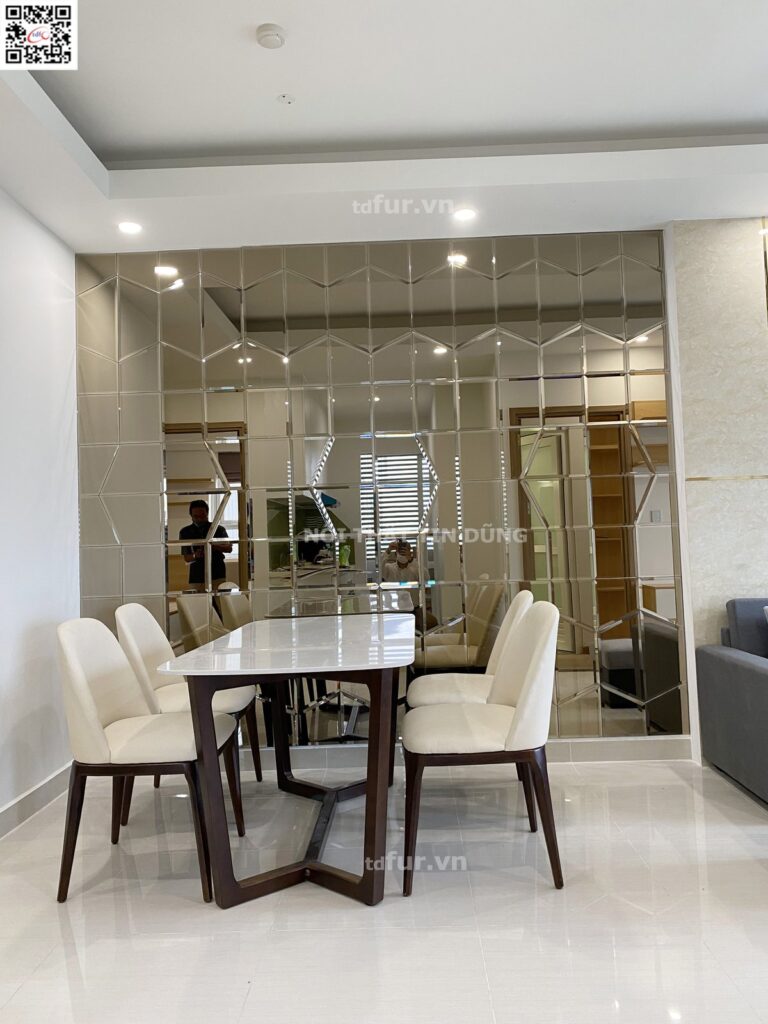 Lavita Charm – Gương thoi vàng và phòng bé hành tinh