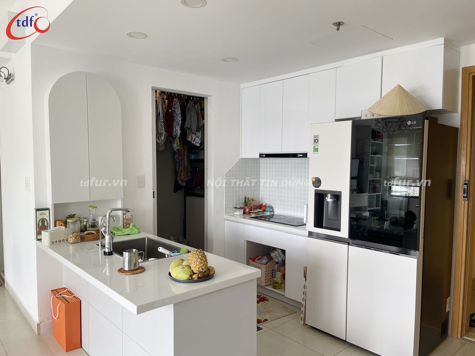 Masteri Thảo Điền – Trắng tinh và tủ cửa vòm