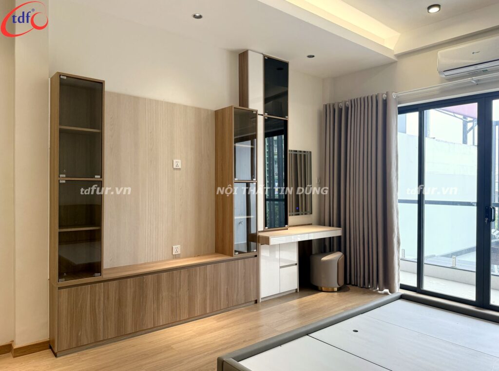 Nguyễn Văn Cừ – Đá vân khói và gỗ xám