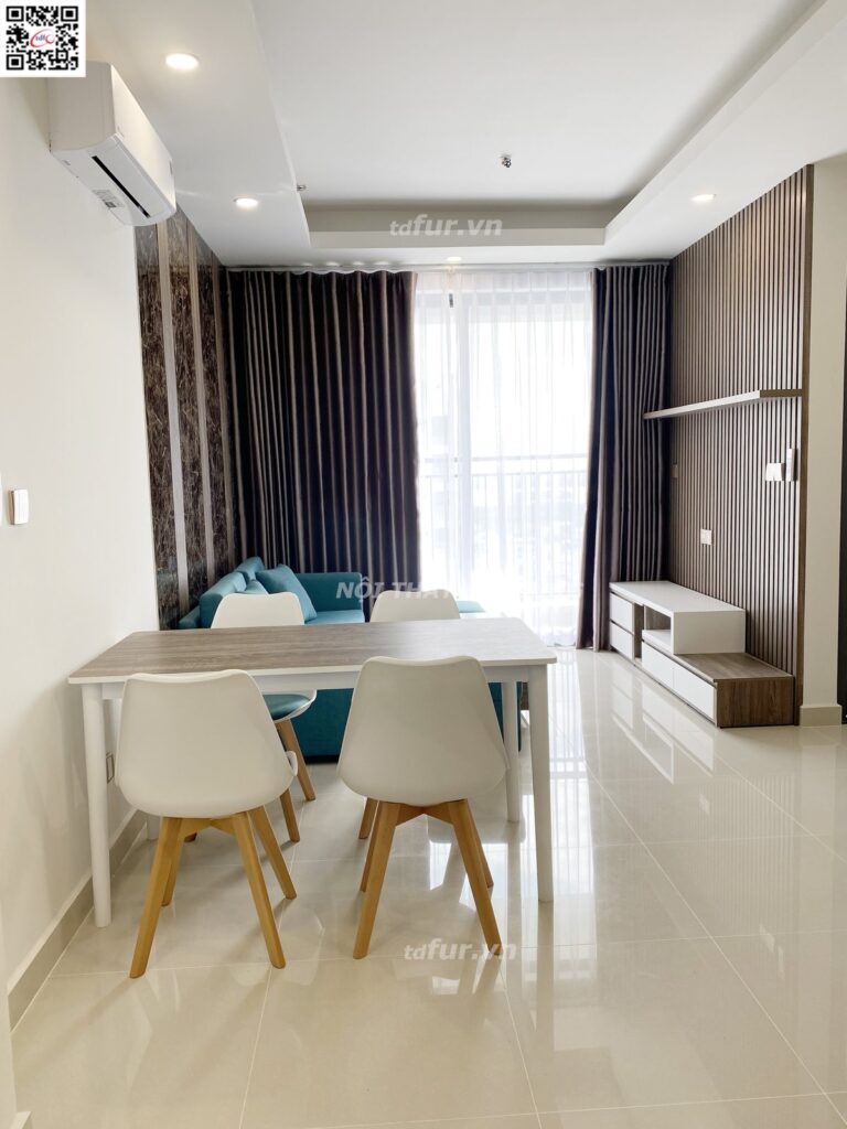 Q7 Boulevard – Gỗ óc chó và sofa xanh ngọc