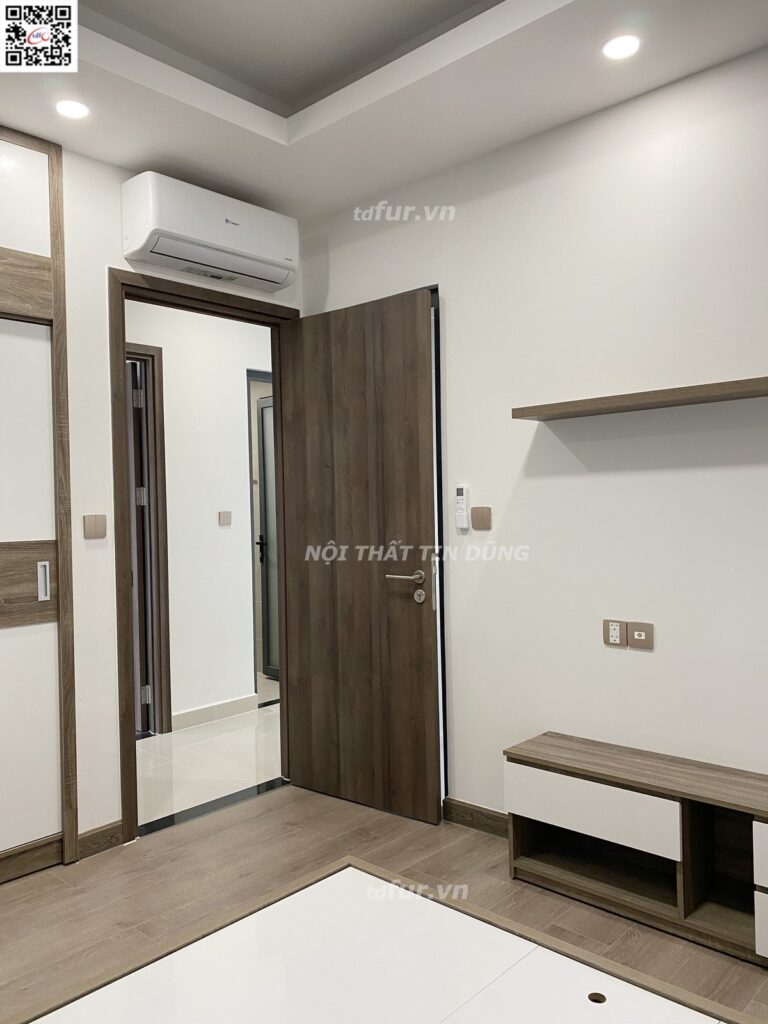 Q7 Boulevard – Gỗ óc chó và sofa xanh ngọc