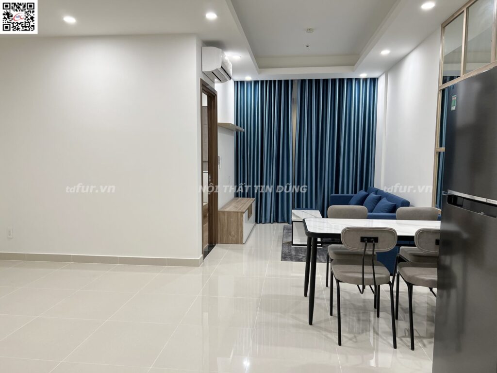Q7 Saigon Riverside – Sofa xanh dương và gỗ óc chó