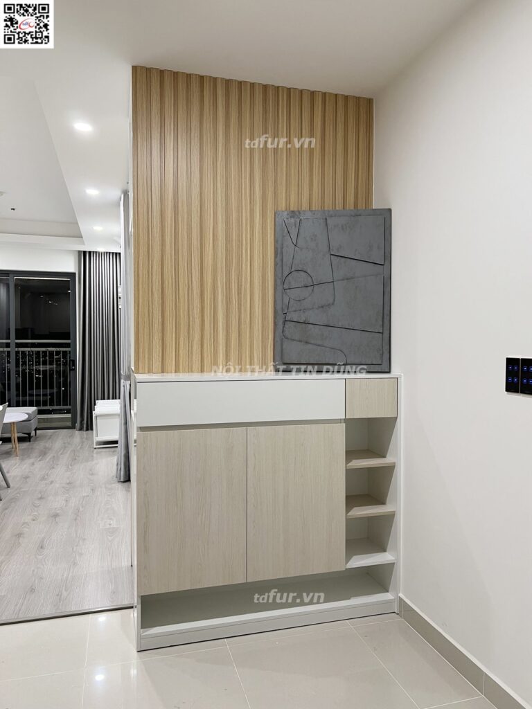 Q7 Saigon Riverside – Lam gỗ sồi và tranh đá điểm nhấn