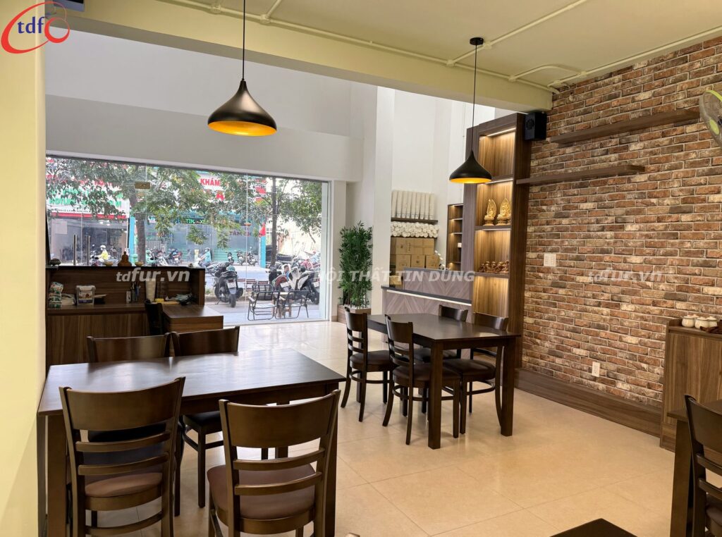 Nhà Kim – Tường gạch và đèn thả