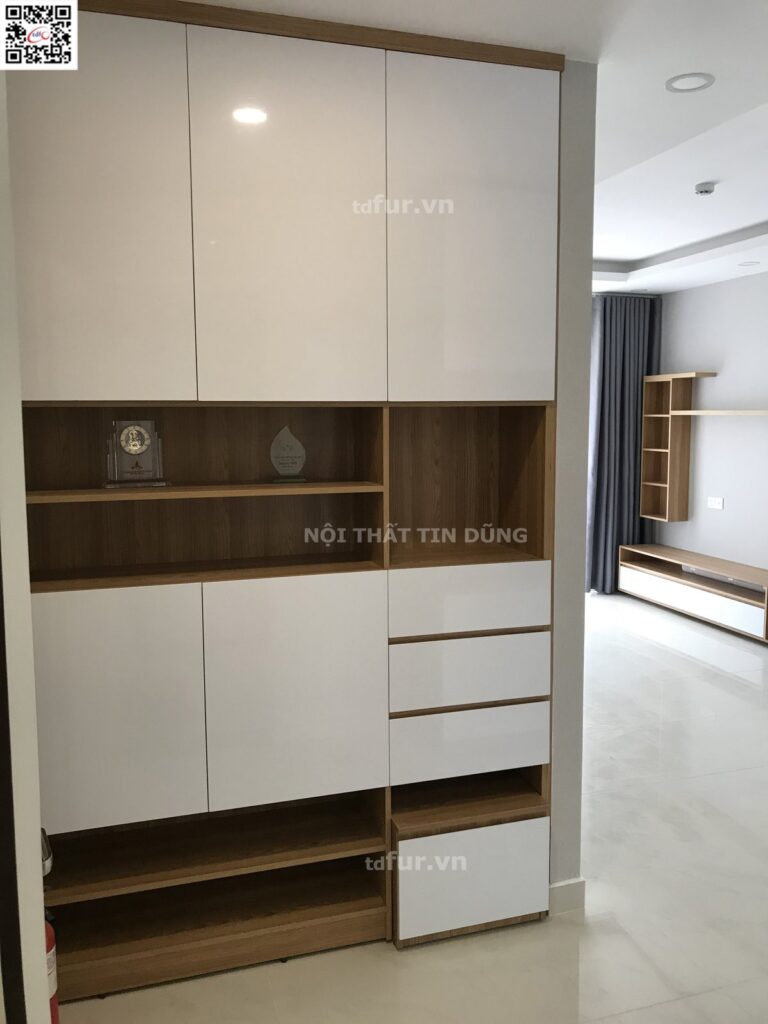 Saigon Mia – Trắng bóng và gỗ sồi ấm