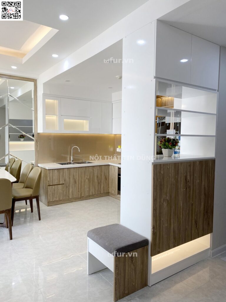 Sunrise City View – Gương thoi, đèn vòng và đầu giường chần nút
