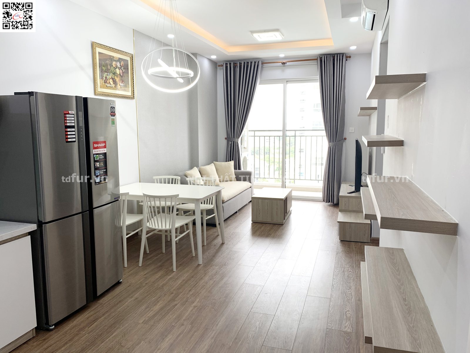 Sunrise Riverside – Gỗ sồi xám và kệ bay