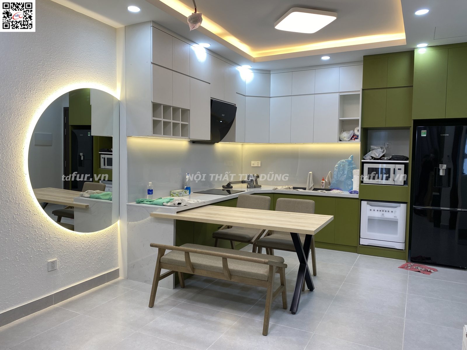 Sunrise Riverside – Xanh ô liu, gương tròn và cửa vòm