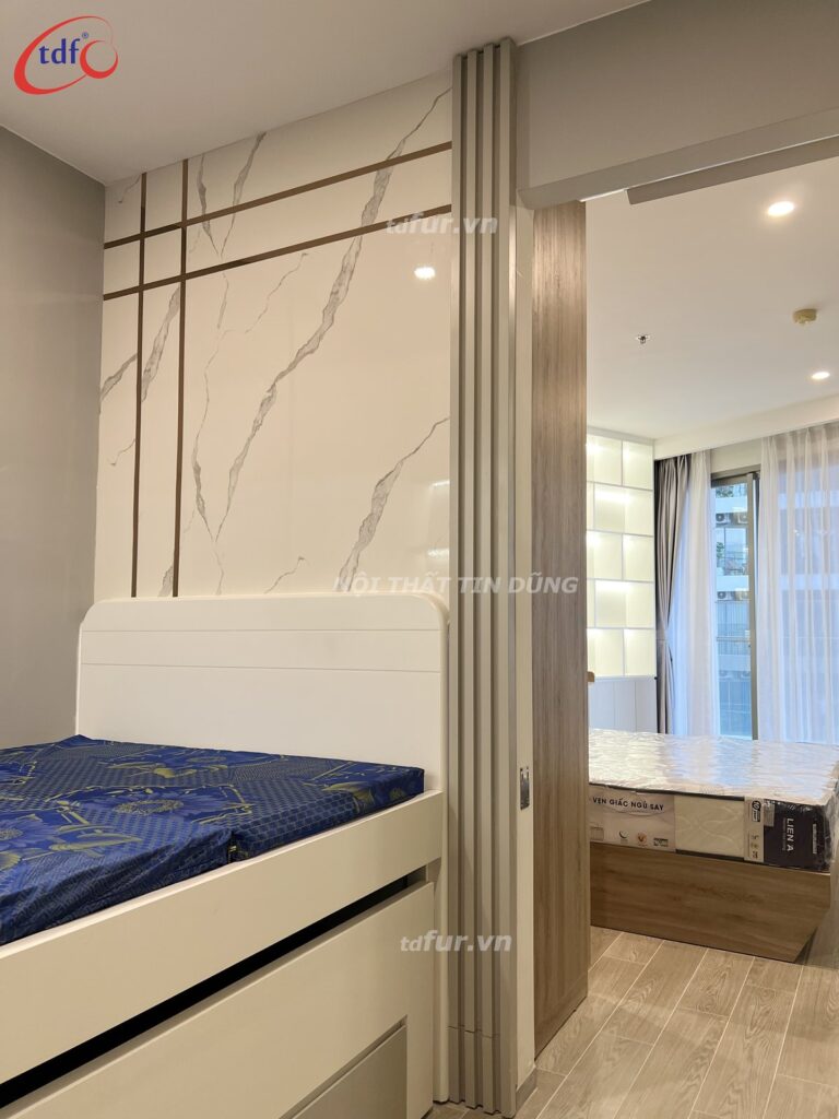 The Sóng Vũng Tàu – Vách hoa văn trắng và gỗ ấm