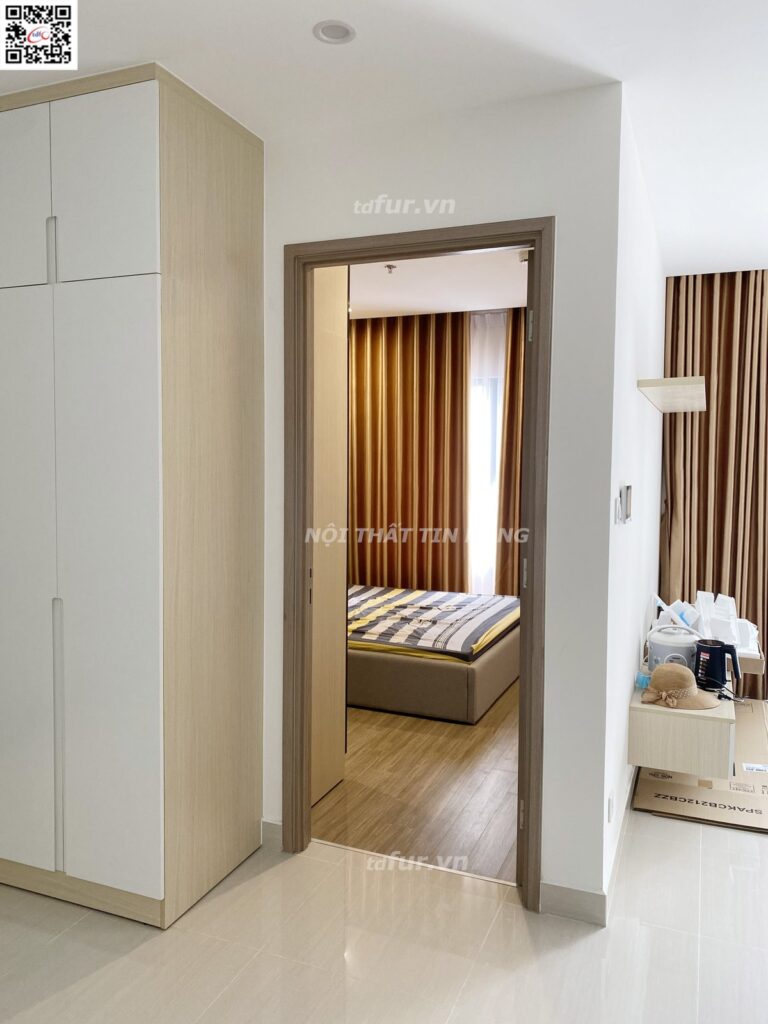 Vinhomes Grand Park – Tủ kính đen và bếp kính cam