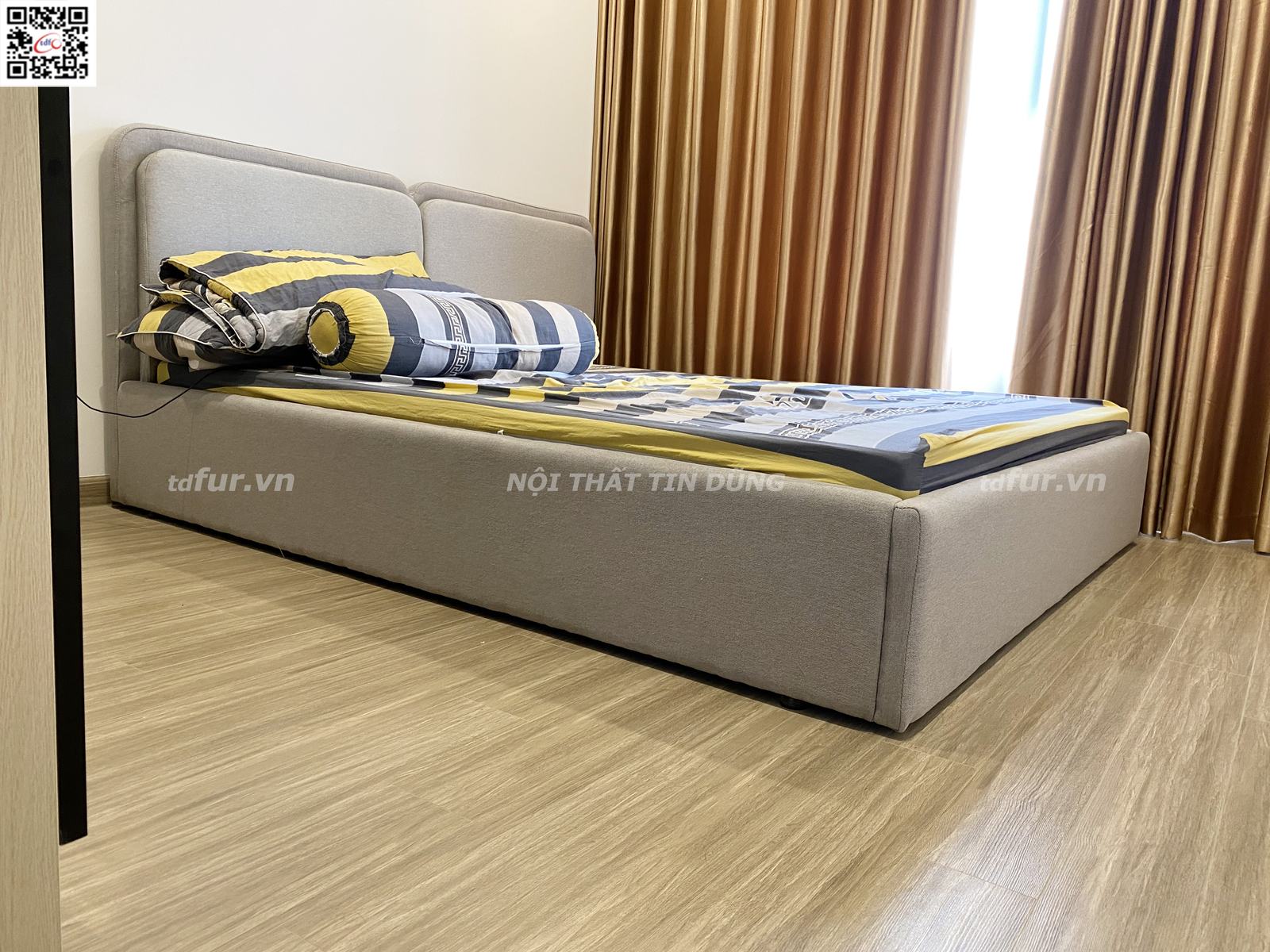 Vinhomes Grand Park – Tủ kính đen và bếp kính cam