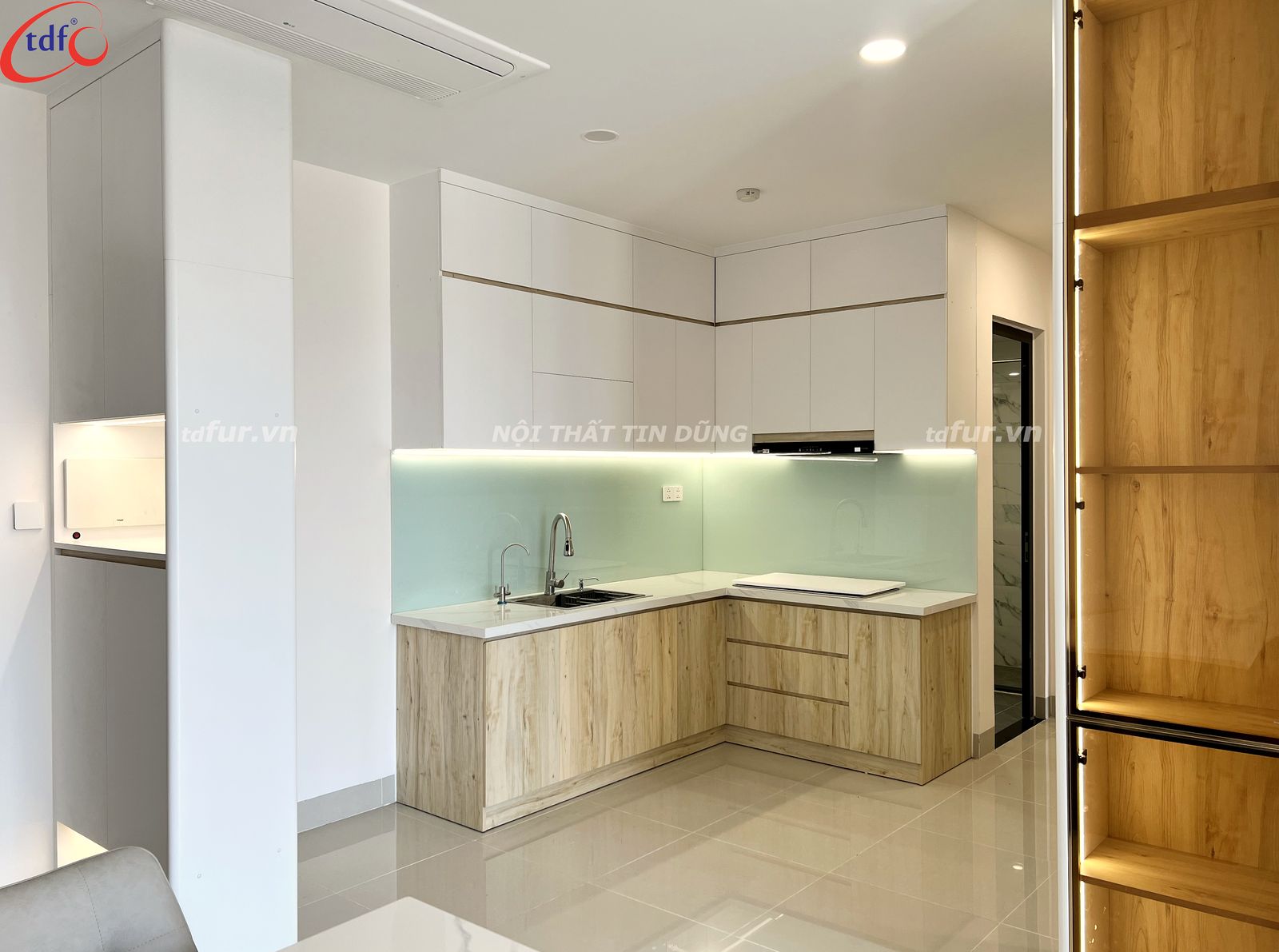 Vũng Tàu Centre Point – Trắng tinh và gỗ vân dọc