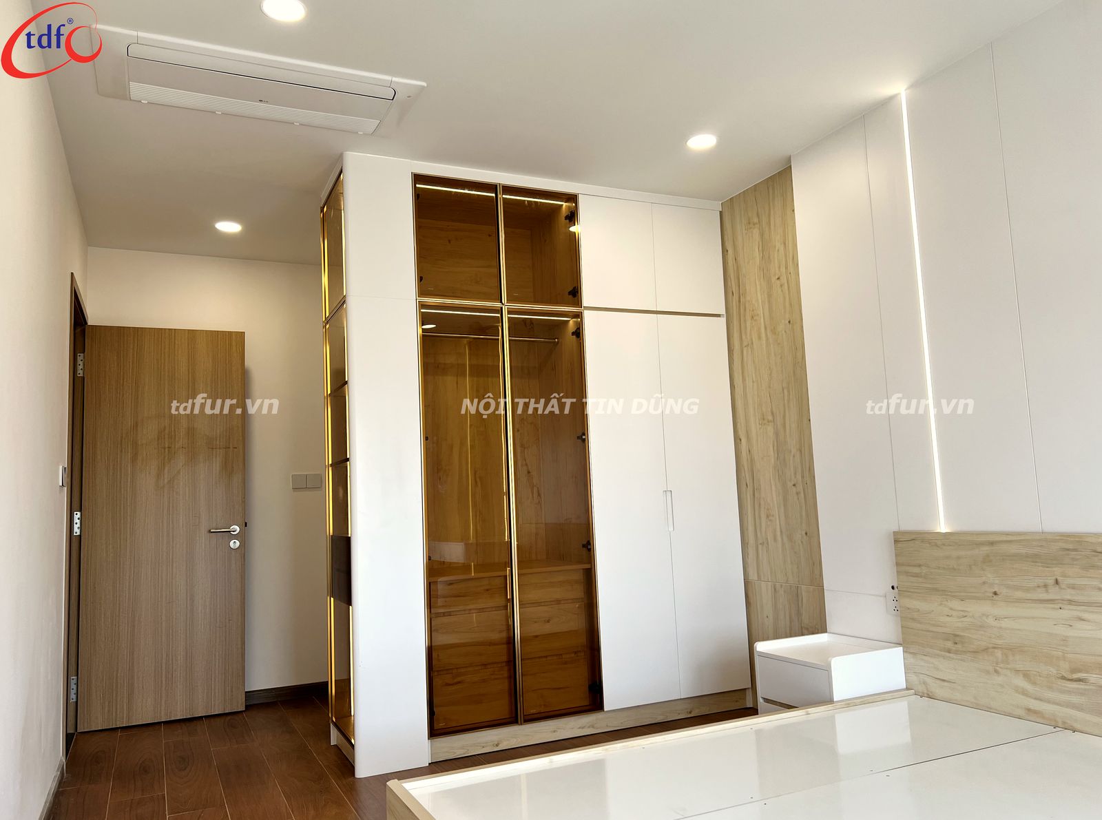 Vũng Tàu Centre Point – Trắng tinh và gỗ vân dọc