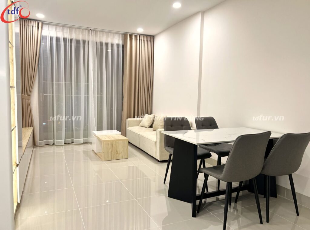 Vũng Tàu Centre Point – Kệ gỗ sáng đèn hắt
