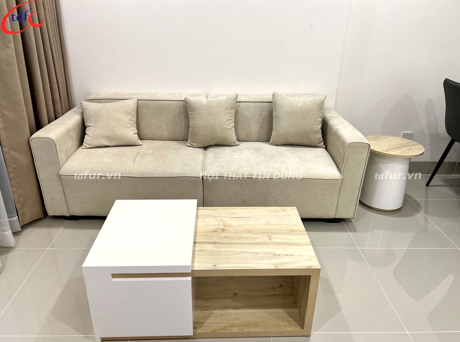 Vũng Tàu Centre Point – Kệ gỗ sáng đèn hắt
