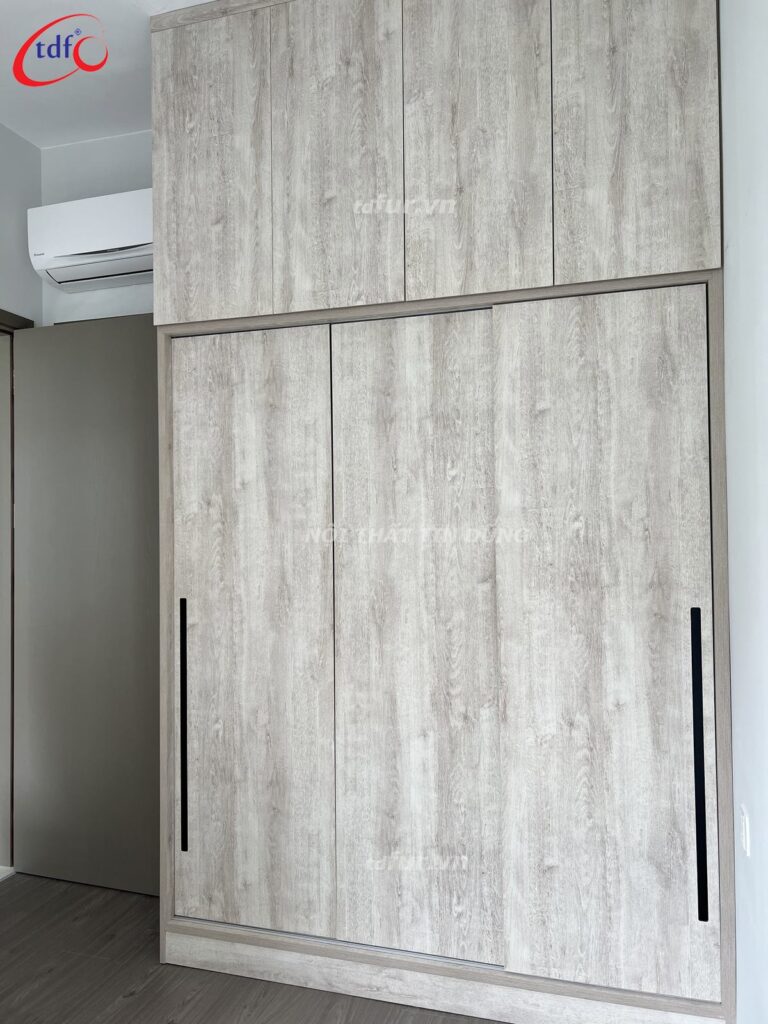 West Gate Park – Gỗ sồi xám mộc mạc