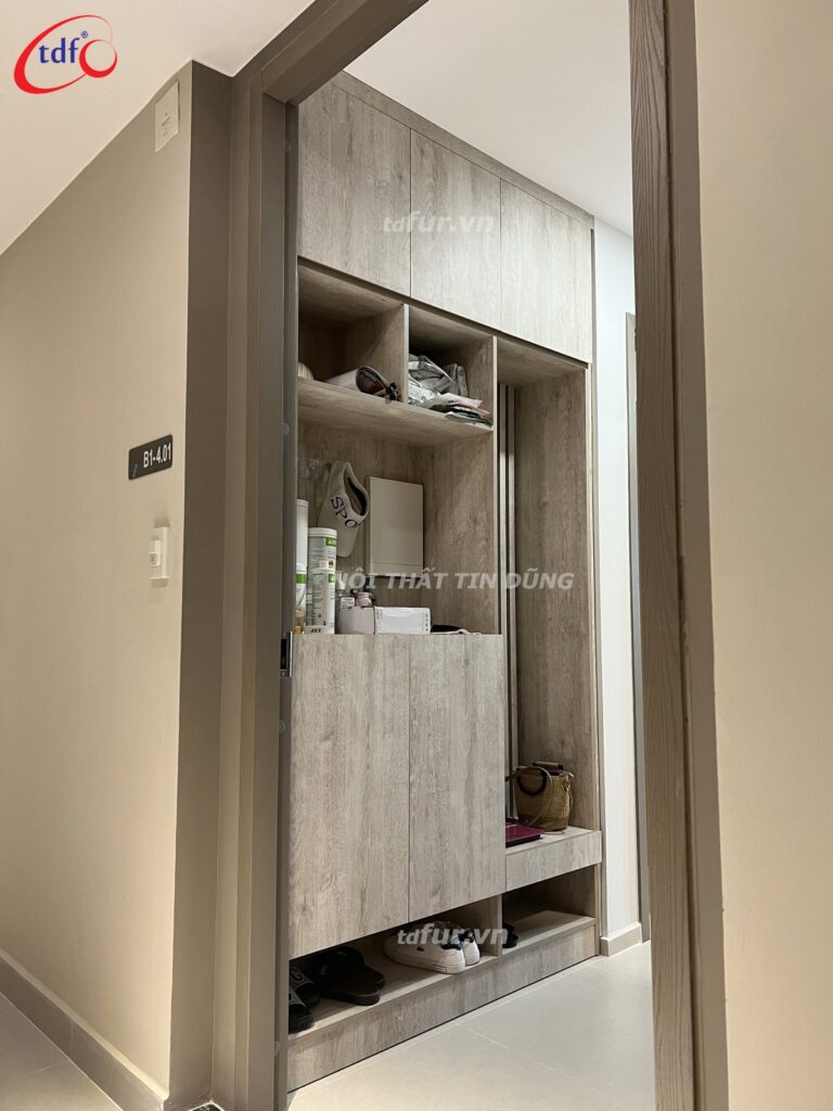 West Gate Park – Gỗ sồi xám mộc mạc