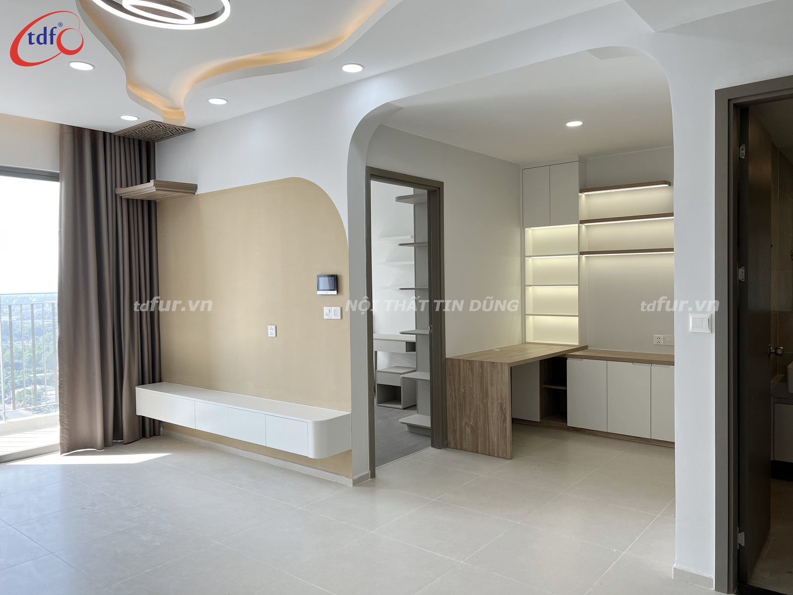 West Gate Park – Trần lượn sóng và vách vòm be